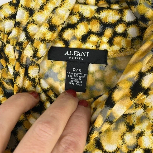 EUC ALFANI Yellow 3/4 Sleeve Mock Ruched Neck Blouse P/S - Picture 7 of 9